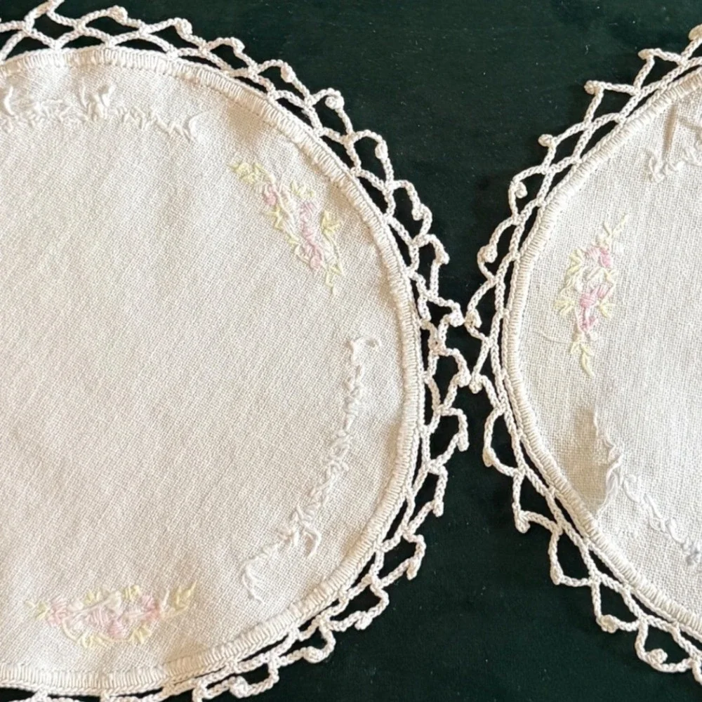 Vintage Embroidered‎ Linen Doily Set Crochet Lace Edge Round 9.5